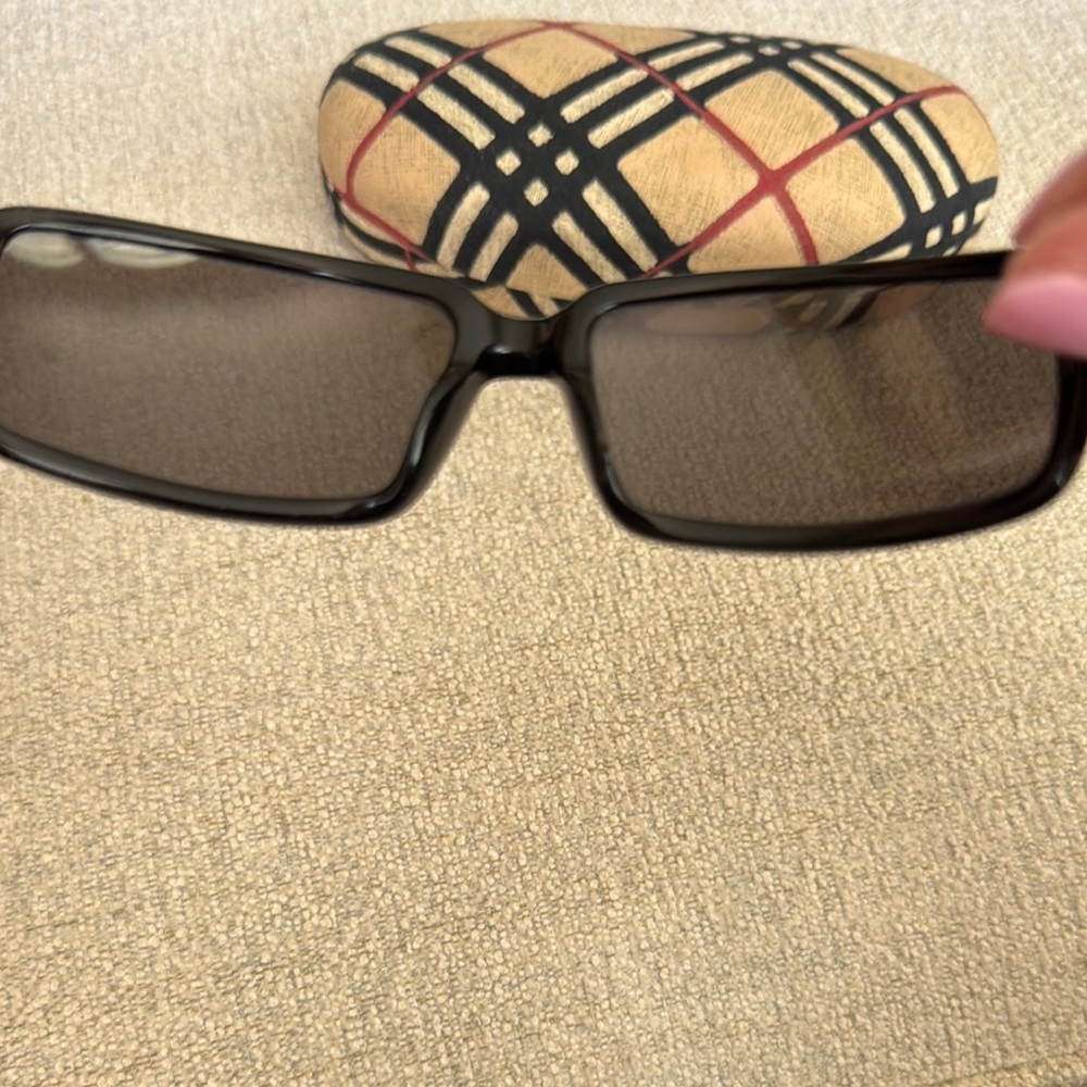 Burberry Black Sunglasses with Classic Check Case - Picture 6 of 9